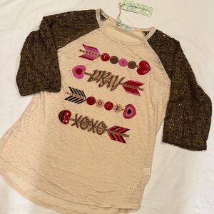 Southern Grace  Love Pray Hope XOXO
Tee size 2xl lace sleeves